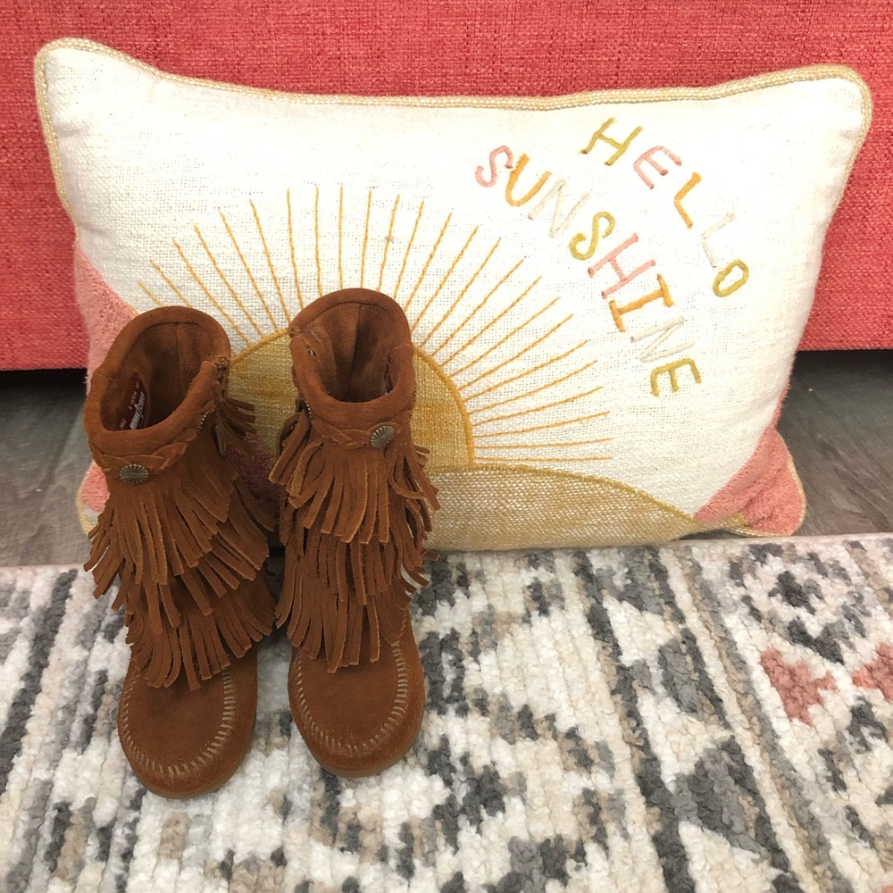 Minnetonka Fringe Little  Girls Boots- Size 13